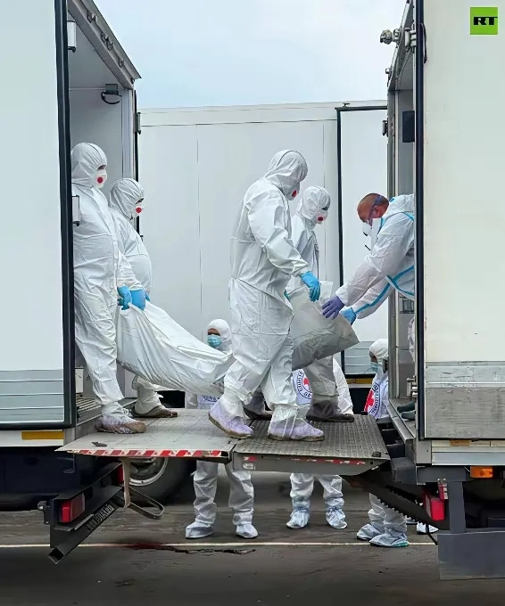 乌克兰总算把遗体接走了目前乌克兰方面已经派出相关的车辆和人员从俄罗斯的手中将阵