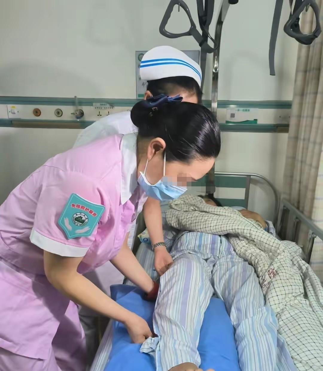 住院病人免陪护试点工作开始了，对许多像我一样的穷人来说，只能是尴尬和无奈。陪护