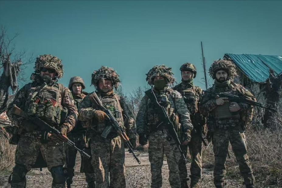 苦守8个月，2个旅的兵力死扛，结果一条不到50米宽的河，变成了压垮骆驼的最后一根