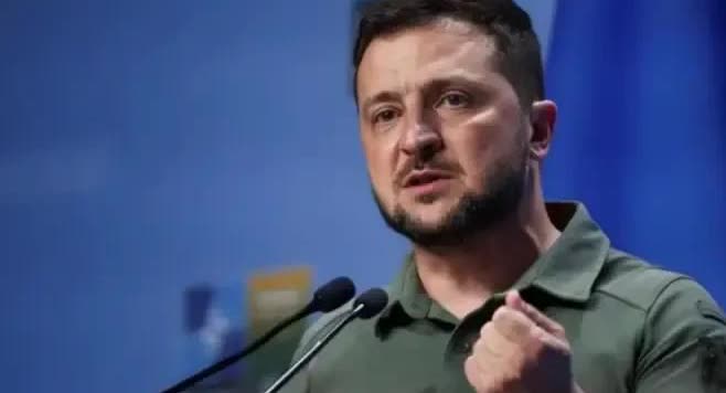 我就纳闷了！乌克兰的首都基辅被俄罗斯轰炸了，而乌克兰总统泽连斯基居然期待中方