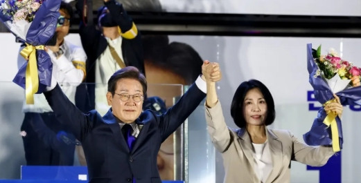 李在明：对日媾和入主青瓦台前，李在明公开反对韩国前政府与日本的二战劳工赔偿方