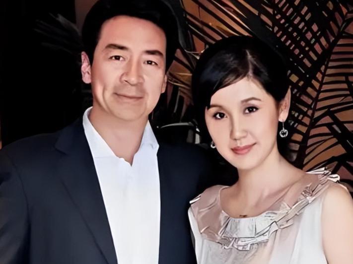 儿子在学校被同学指着鼻子问：“那是你爷爷吧？”54岁才当爹的寇振海，脸上的笑