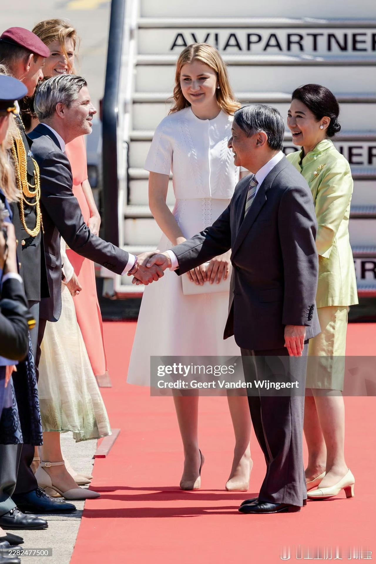 2026年6月20日，日本天皇夫妇搭乘专机抵达比利时布鲁塞尔梅尔斯布鲁克军用机场