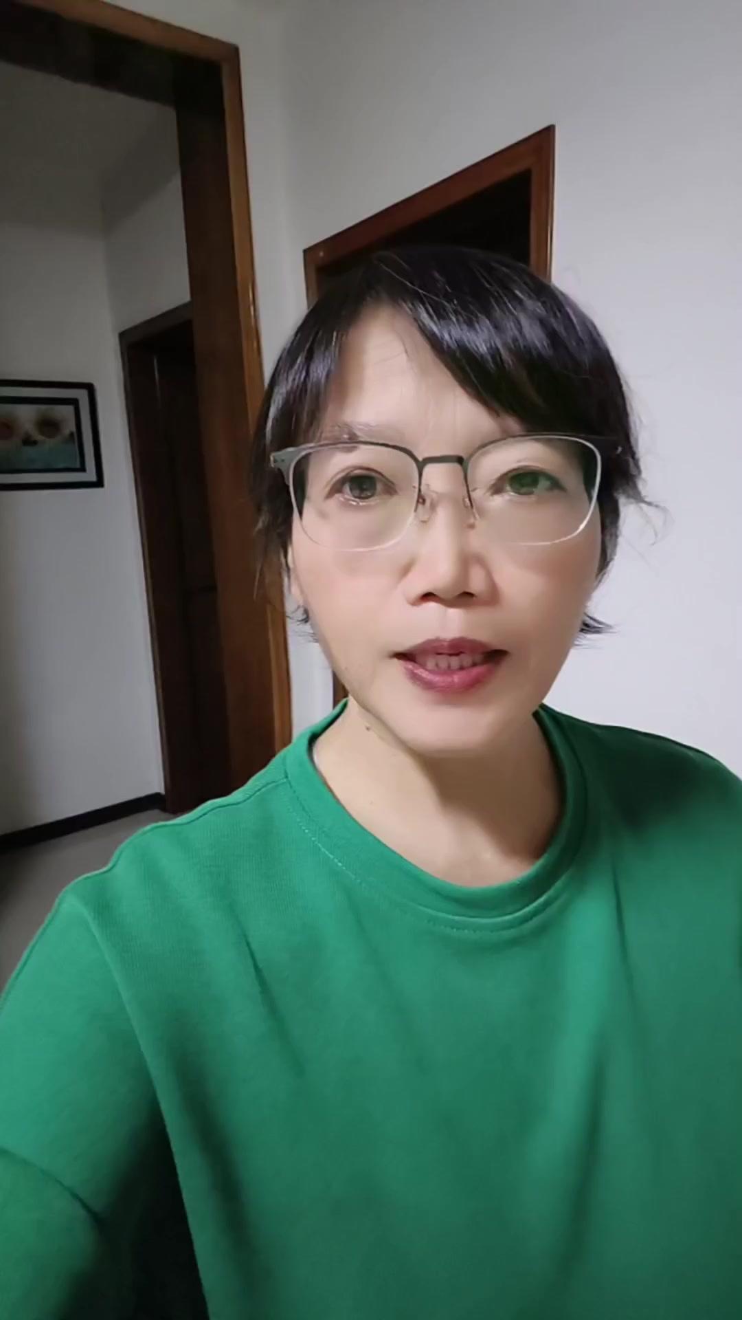 一生命的觉悟，听起来简单却很难达到，这大概是最珍贵的财富。一颗自由喜悦与充满爱