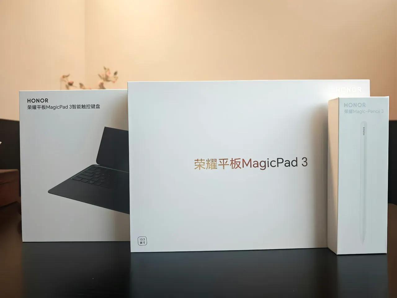 追求生产力和爱奇力，你不妨关住最近马上要发布的荣耀平板MagicPad3，能