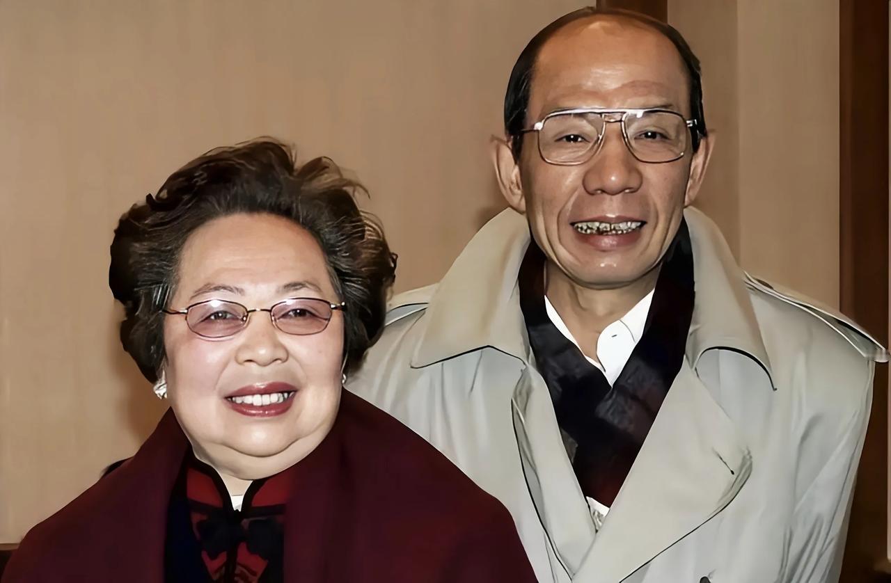 魏宗万老爷子人生赢家，继女亲生女儿团结和睦，这样的家庭真难得老戏骨魏宗万走后，