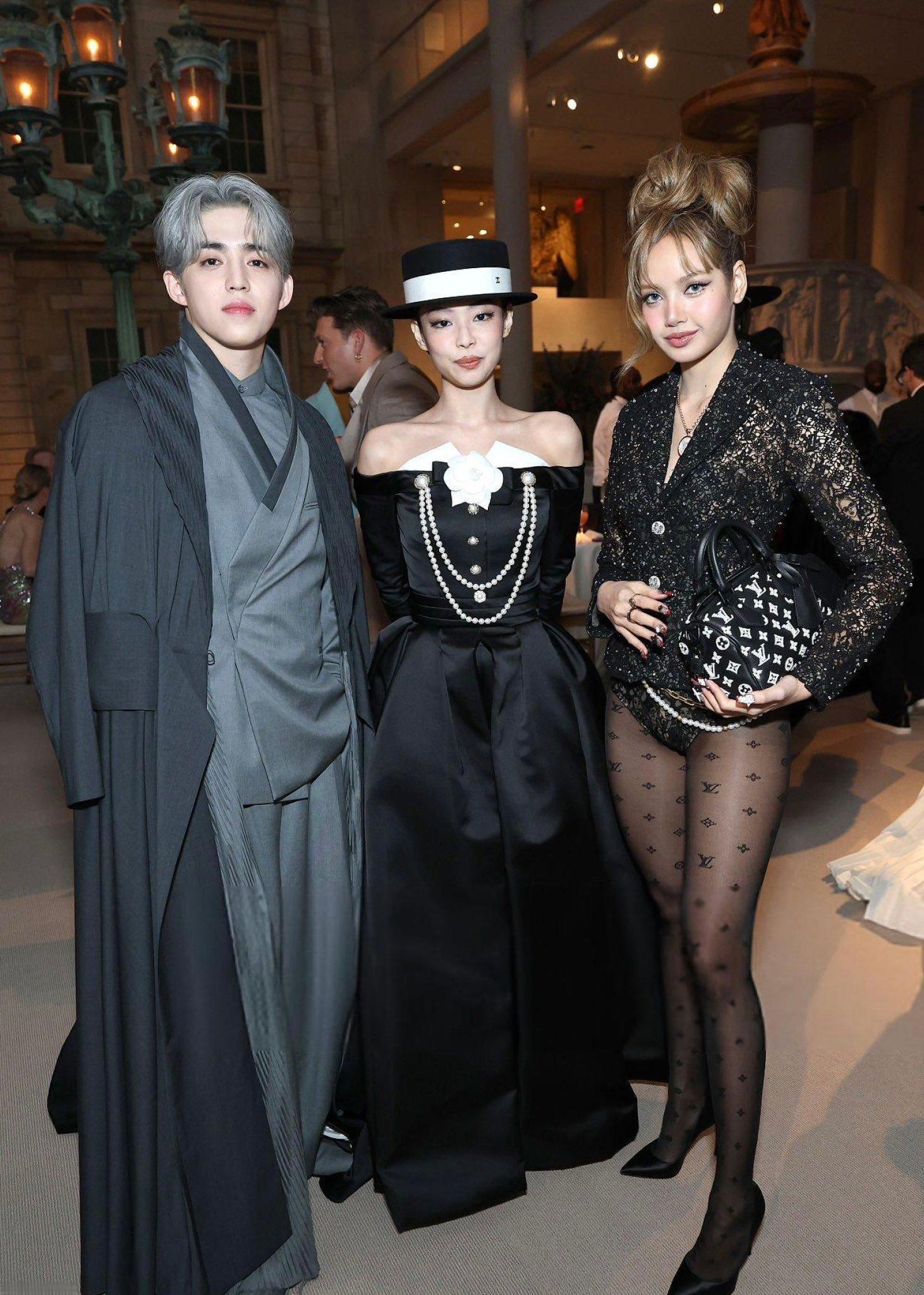 metgala🖤​​​