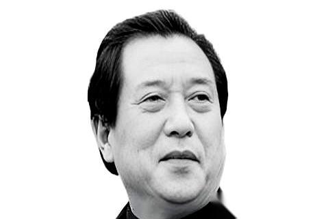 坐了整整15年大牢，41岁出来找体制内的亲戚讨个扫地的活儿，被人像躲瘟神一样“砰