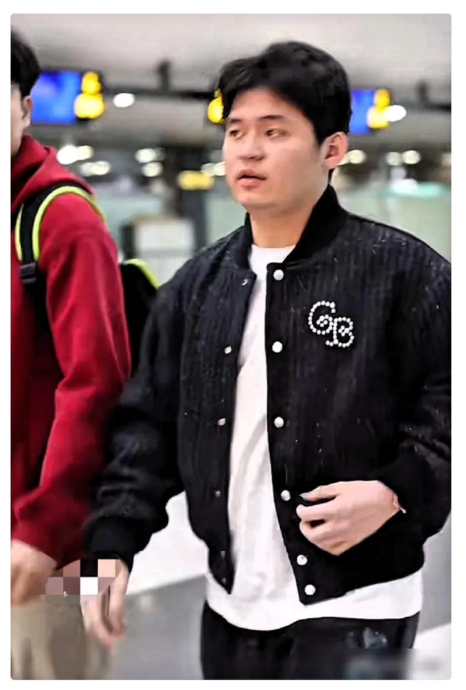 别再心疼林诗栋了。林诗栋去太原带伤上阵，并不是悲情英雄式的悲壮，而是压力测试