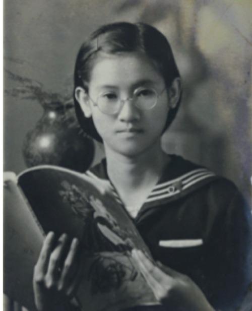 1956年，国民党员丁窈窕押赴刑场时，给她拍下了这张照片，她不是战斗英雄，被捕只