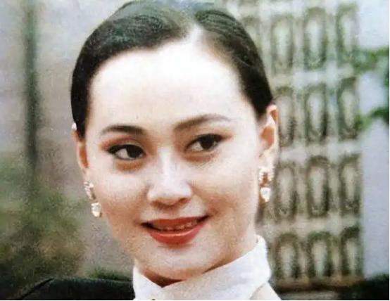 如今63岁的大宋佳定居在比利时，和比自己小8岁的富商丈夫把日子过得幸福又安稳。