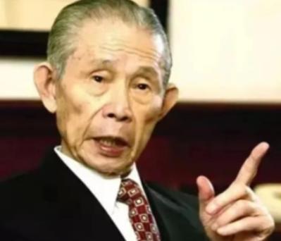 台湾首富王永庆年轻时靠卖米起家，他隔壁的茶叶店生意冷清，王永庆就给老板支了一招：