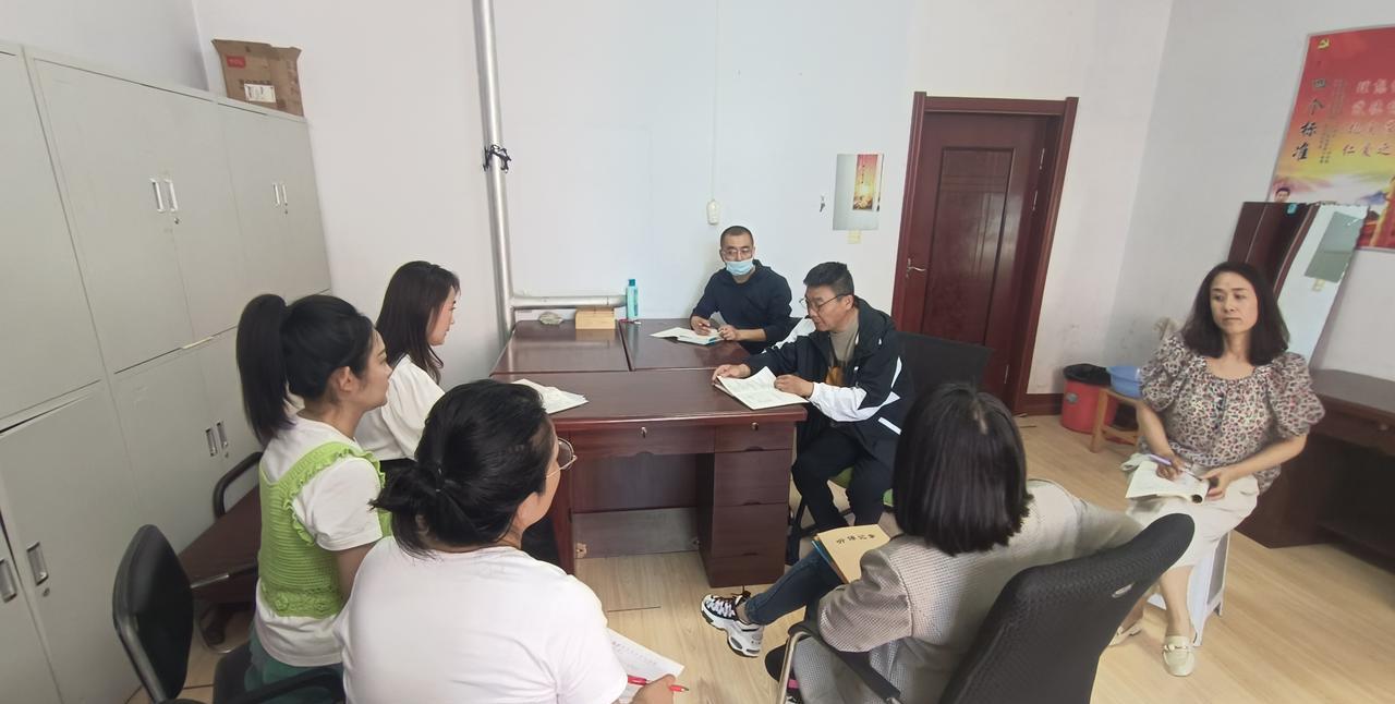 90年代师范毕业生，不喜欢当教师，现在肠子都悔青了。我是86年读中师，90年毕