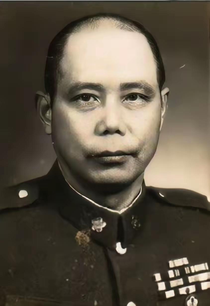 1943年，常德庆功宴上，王耀武正给57师残部夹菜，军长傅仲芳突然带兵闯入，直指