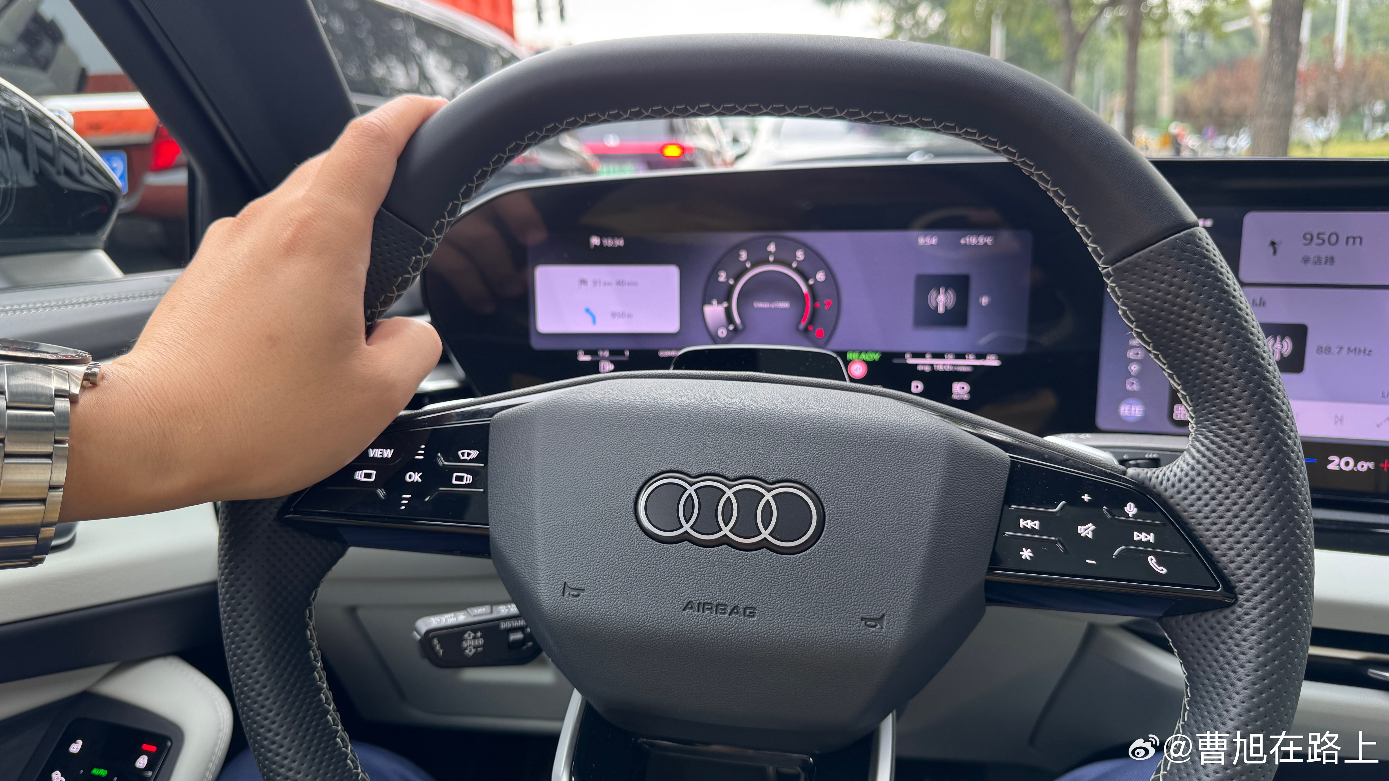 这些年陆陆续续试过非常非常多款全新的车，其实对于一款好车的定义，现在有了一些新的