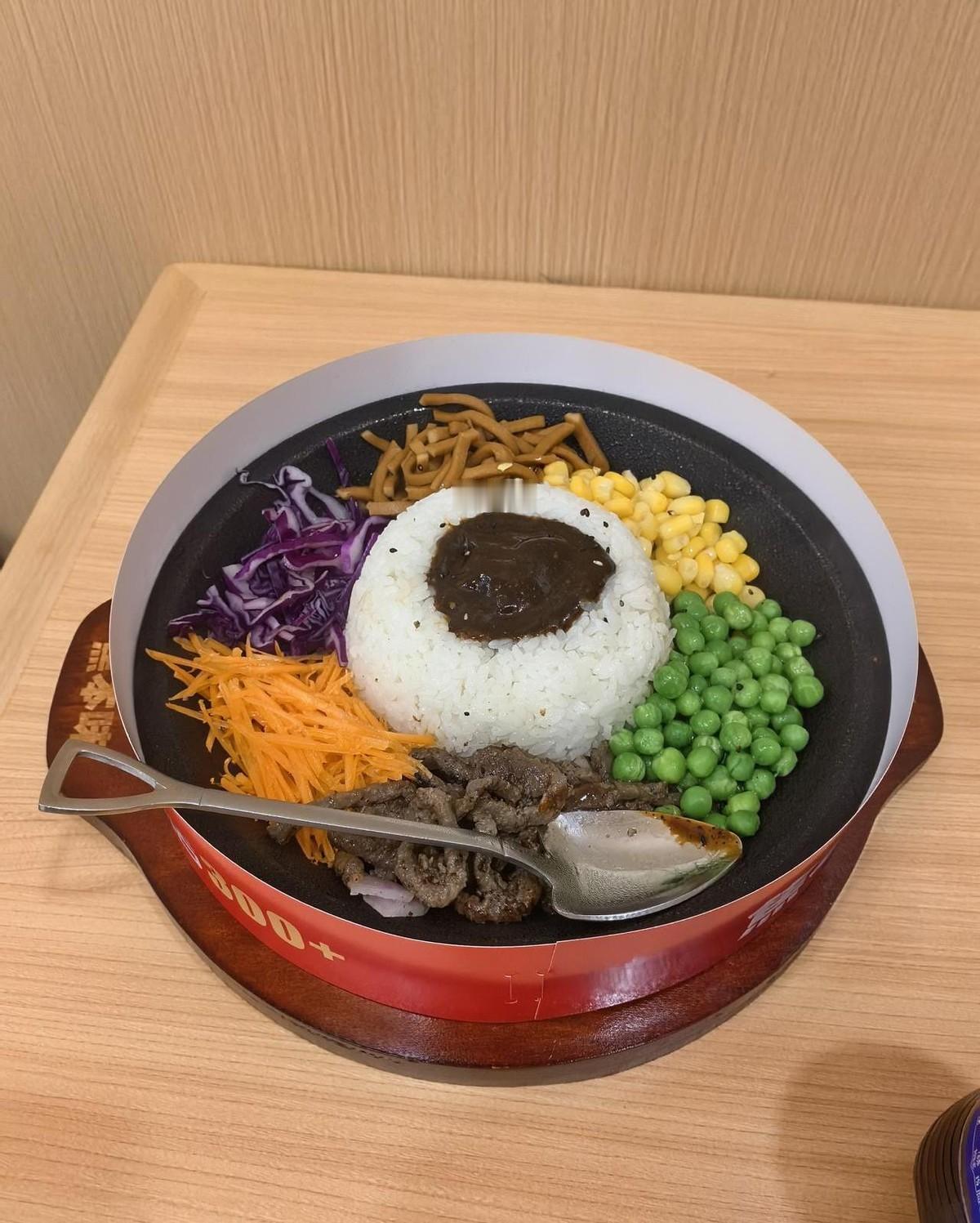 儿子高考后，放着大学不去，直接进了电子厂。他不是没得选，这是他自己要走的路。