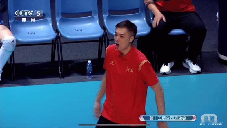 现在这支河南女排太可怕了，一传稳稳的，后排有王思敏，前排关键分有朱婷，焦帅教练开