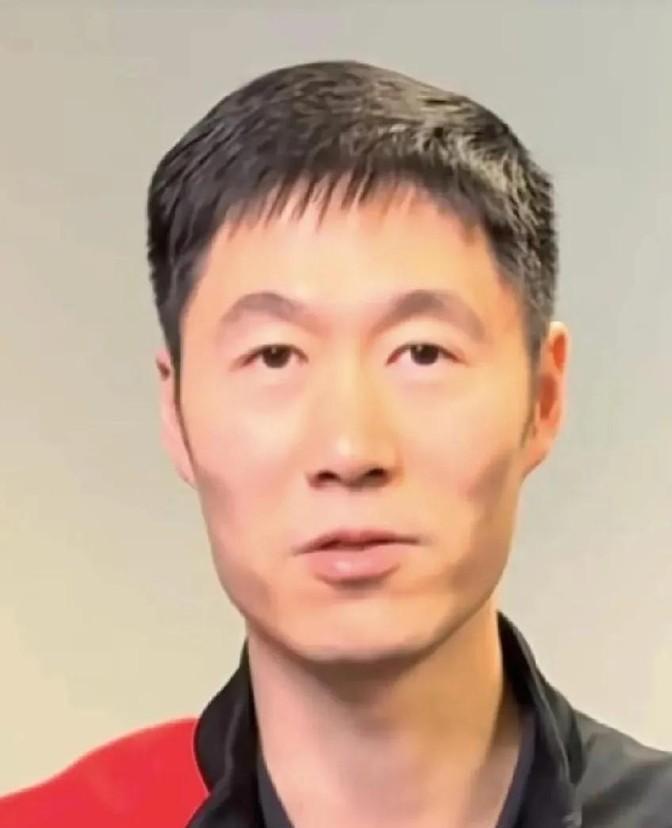 老将退了不可怕，新人顶上才是真章。有人扛得起担子，队伍就有希望。王曼昱稳如定海神