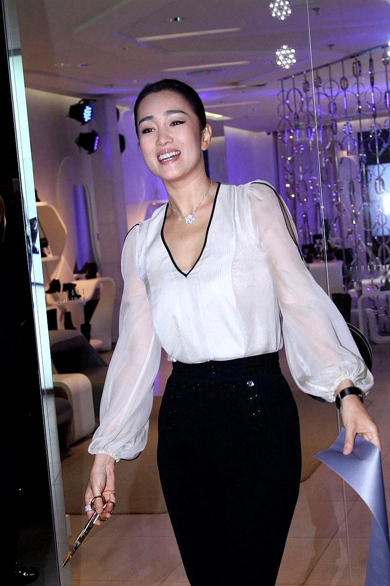当年老谋子宁死不娶巩俐，真不是嫌她条件差。向太早就戳破了这层窗户纸,巩俐骨子里全