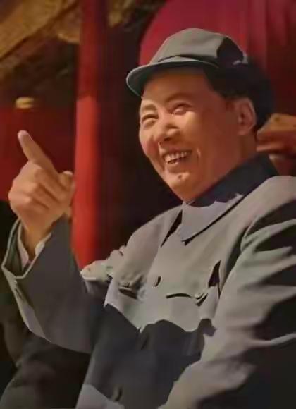 毛主席书法龙飞凤舞，遒劲有力，独具一格。诸多大学校名采用毛体，构成了我国大学独特