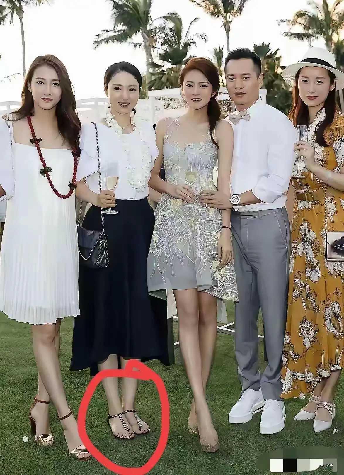 走路不小心会踢到脚趾头。