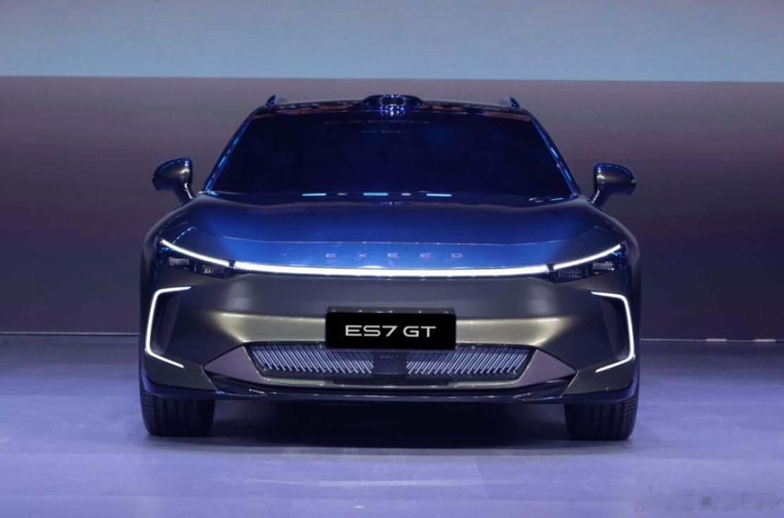 星途今晚品牌换新，亮相了4个全新车型，整体设计风格大变样。ES7GT\ES8，E