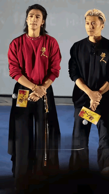 谢霆锋凭什么拥有这样的好身材，这样的运动你肯定坚持不了当和小17岁的此沙站在一