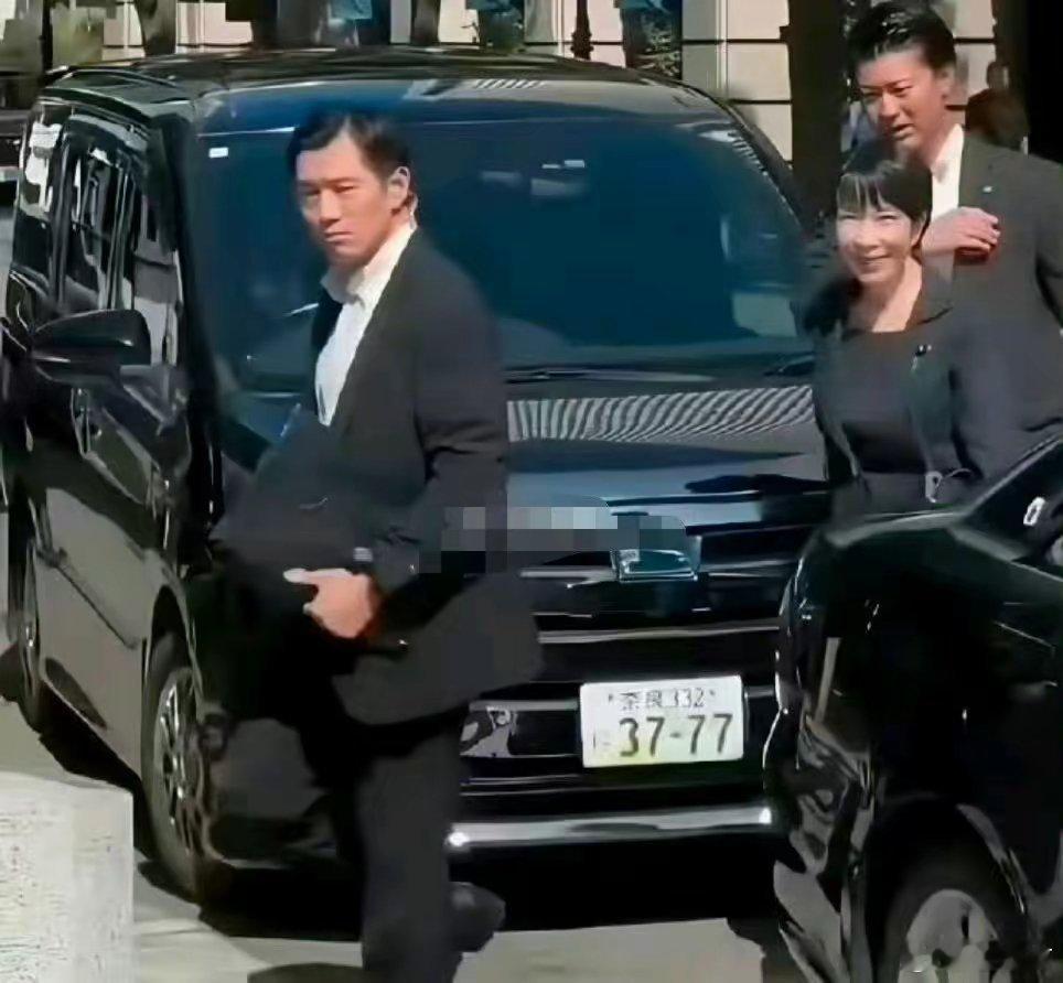 高市早苗简直是“毒苗”！她的车牌是3777，暗指1937年7月7日。日本官方发布