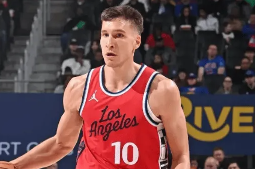 美媒TheAthletic记者报道了快船球员近期的伤病恢复情况。报道称：“洛