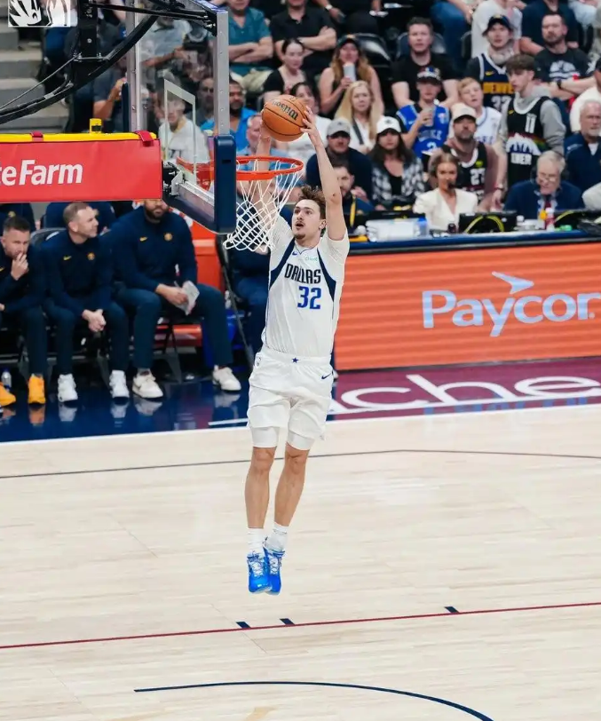 实际上弗拉格新秀赛季练的够狠了不管基德怎么练弗拉格的，无论是放到舒适区也好，强