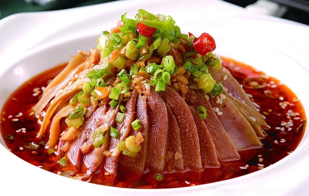 标题：吃了会“粉”了你的心！一份让人“肉”欲大开的粉蒸肉秘籍大公开嘿，吃货们