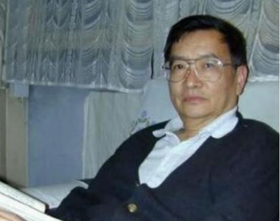 1969年，37岁梁从诫被下放江西劳动，妻子周如枚立刻提离婚，还给儿子改名换姓，