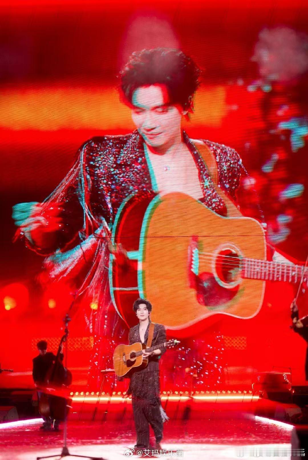 陈楚生五花马声压要掀翻屋顶了陈楚生这“五花马”唱得也太绝了吧！声压破音响，现场