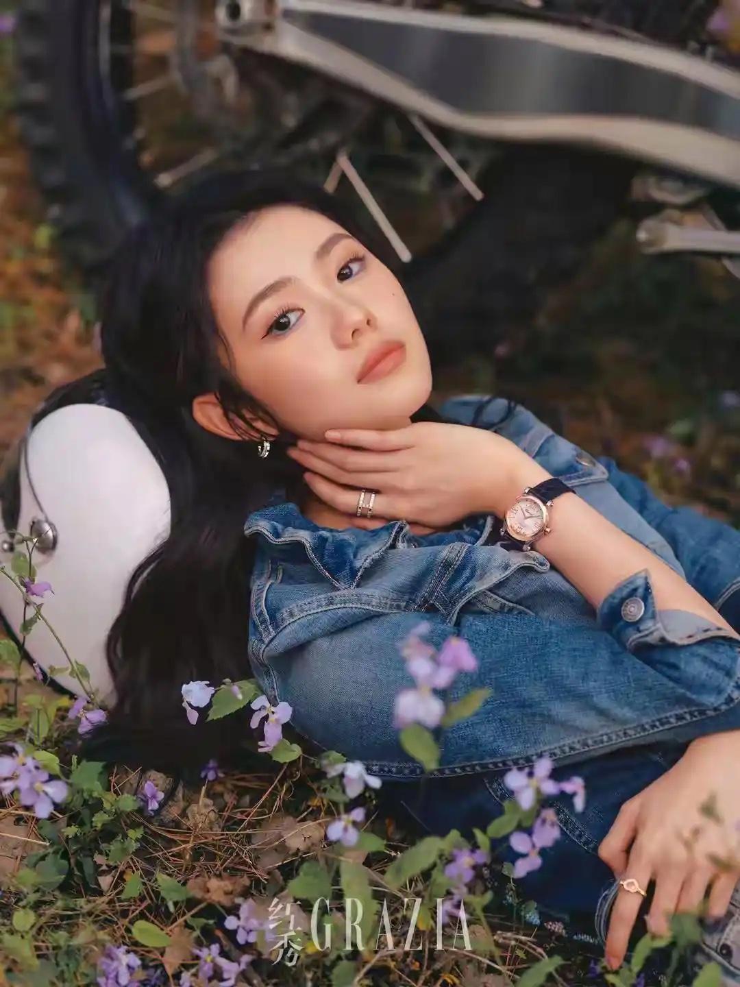 在花海中，感受自然的美好与宁静。