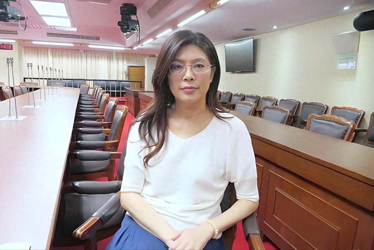 郑丽文一天收到两个好消息，赖清德有点着急，开始反击。第一个好消息与国民党的党