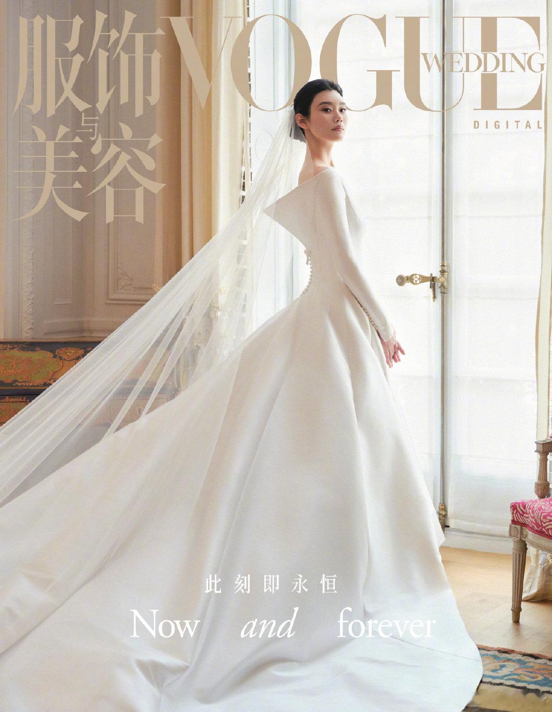 奚梦瑶Dior高订婚纱妥妥人衣合一！华美裙摆与优雅气质相互映衬，贵气中带柔和，