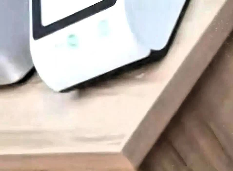 上海，发生了一件非常恶心人的事情！一名女子去到一家面馆吃面，等到老板将面端上来的