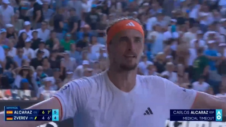 阿尔卡拉斯受伤申请医疗暂停 兹维列夫认为是抽筋向裁判抱怨