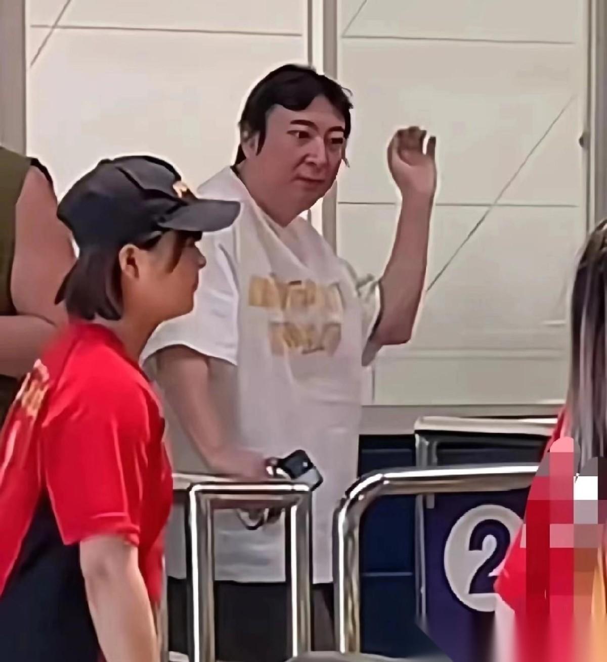 王思聪为什么变成这样了，以前还行啊！！好油，好臭的感觉！他没把外表当回事，毕竟有