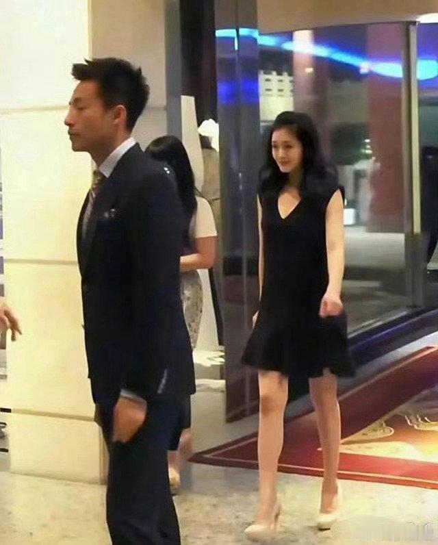 汪小菲和大S第一次见面的照片，帅哥当年就是这样被瞬间沦陷的！​