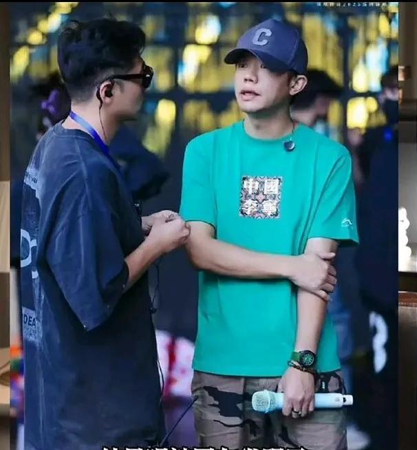 凤凰传奇事件不断发酵！演唱会暂停取消！！！！！说没关系的，你们儿