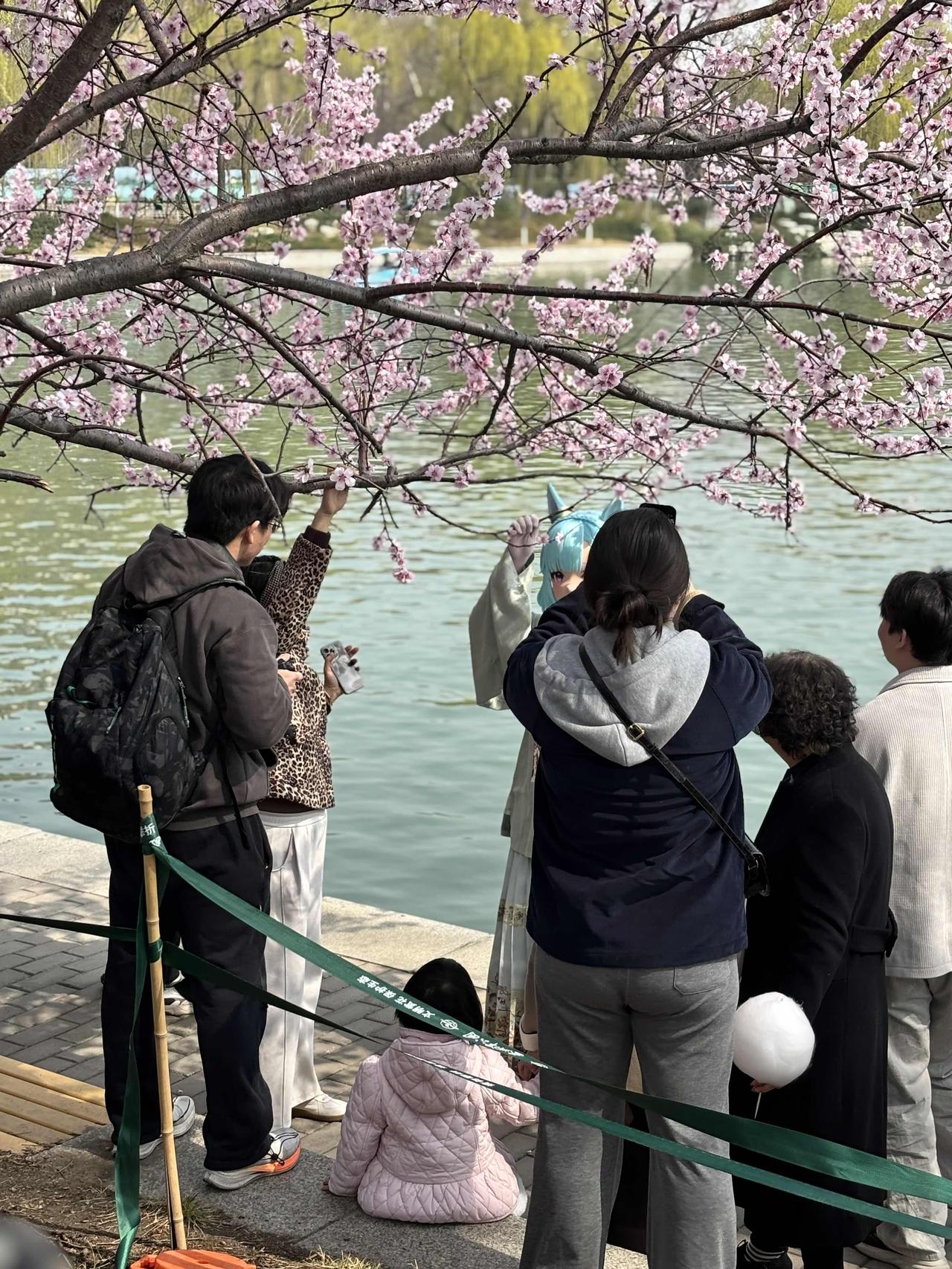 你在生活中，有没有碰到过跟自己长的很像的陌生人？我碰到过。大约20年前，跟朋