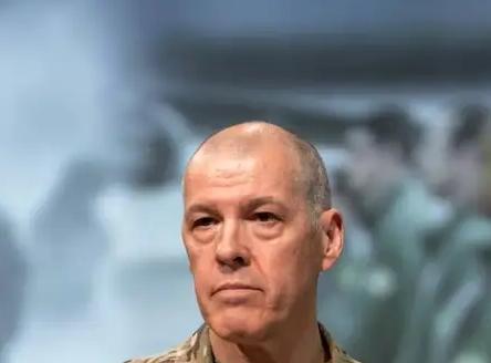 必须为这两位司令点赞！辞职虽是坚强态度，但举兵造反才是美国大兵的归途啊！美军两位