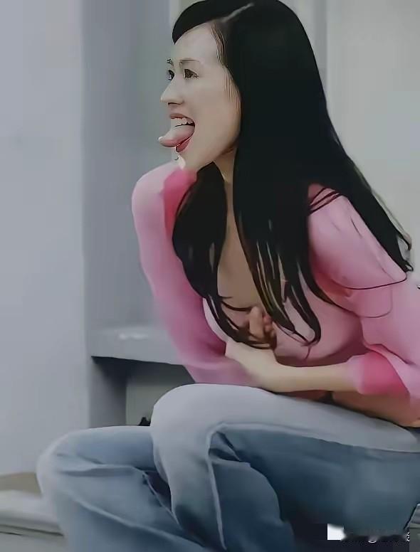 在镜头面前，影视明星朱珠在国外学习的时候吐过舌头，国际巨星章子怡也吐过舌头。部分