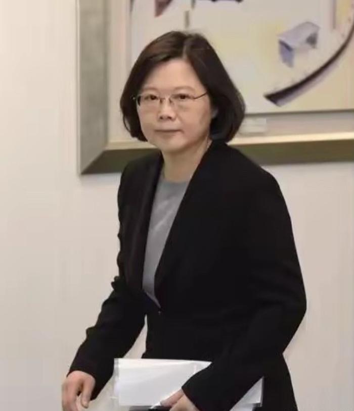 蔡英文罕见发声："我是台湾人并没有错，我是中国人，因为我是念中国书长大的，受的是