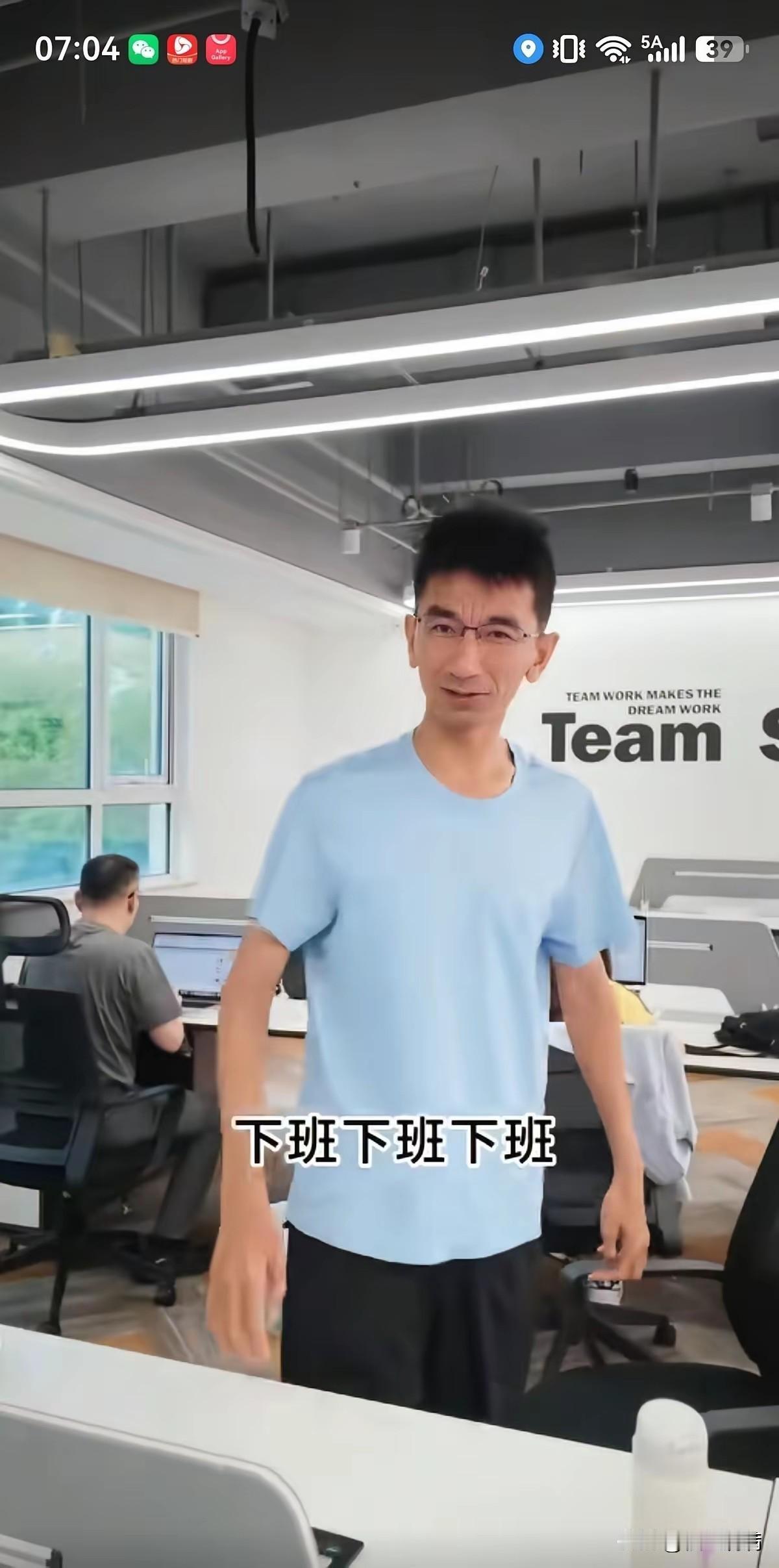 东方甄选F4全员离场了，董宇辉单飞成了顶流，顿顿还在慢慢磨，如今孙美丽带着明