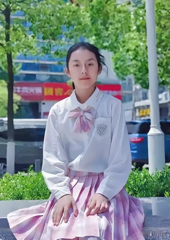 14岁的湖南女孩，躺在床上玩平板游戏，居然猝死了！让人意外的是这孩子很乖巧，平日