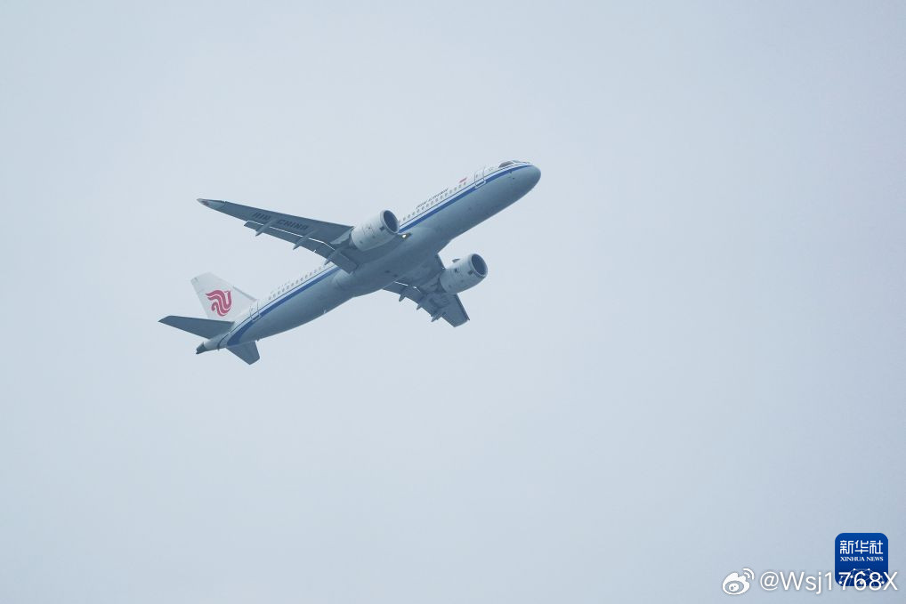 12日下午，从北京首都国际机场起飞的国产大飞机C919平稳降落在蒙古国新乌兰巴托