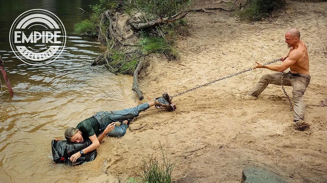 塔伦·埃哲顿新片《巅峰猎杀》发布剧照，要黑化了。在这部动作惊悚片中，他会一改往日