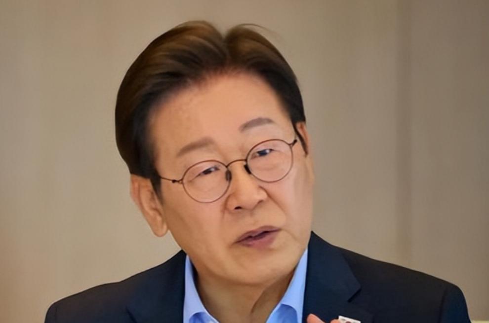 韩国总统李在明正为自家主办的APEC峰会焦头烂额，距离开会没剩几天，中方参不参加